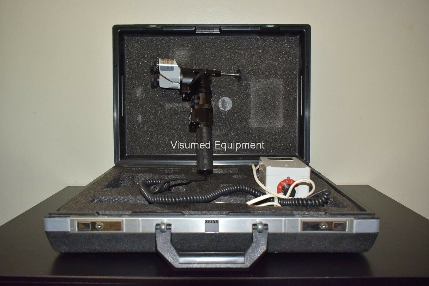Refurbished Zeiss HSO-10 portable slit-lamp with carrying case offered by Visumed Equipment