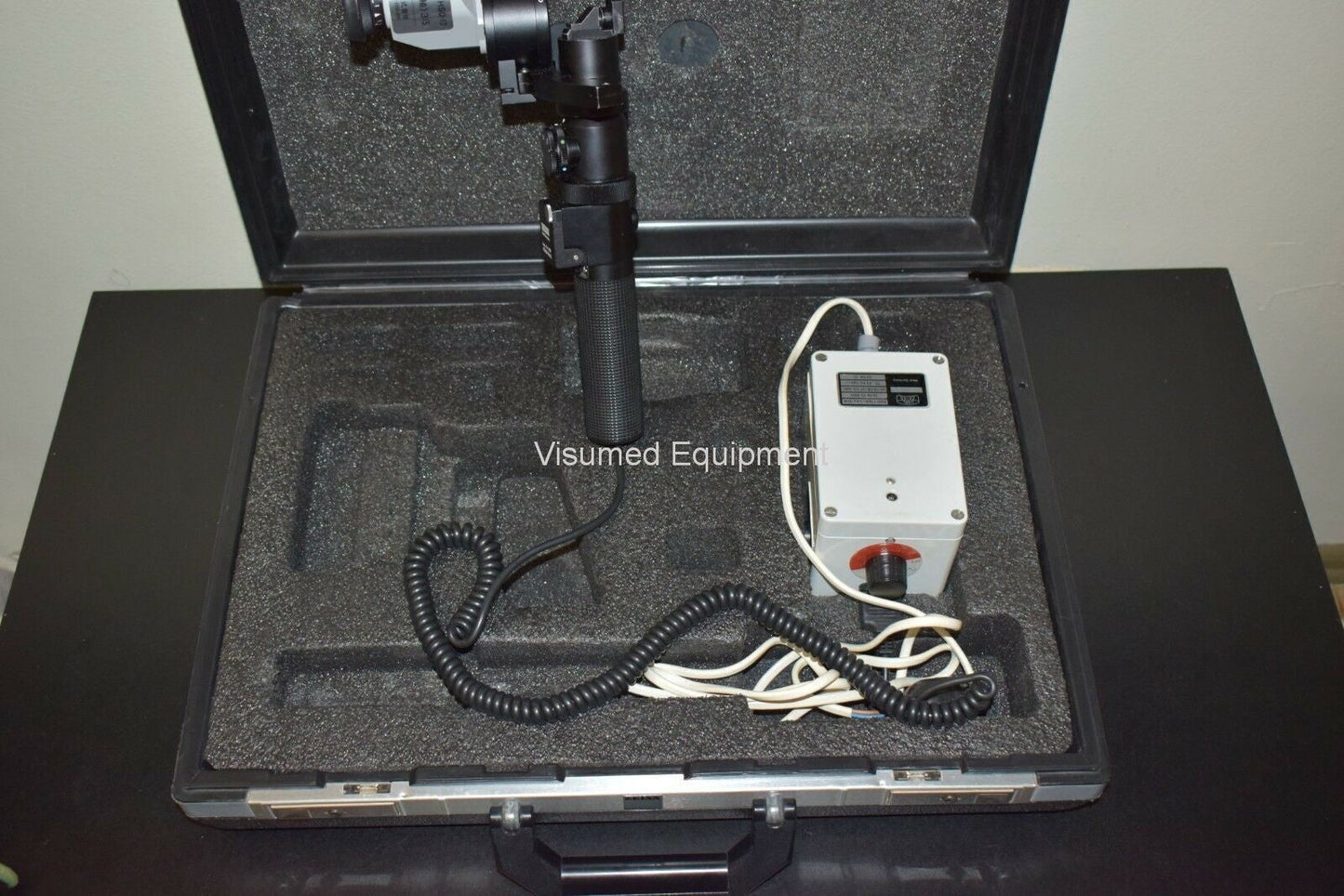 Refurbished Zeiss HSO-10 portable slit-lamp with carrying case offered by Visumed Equipment