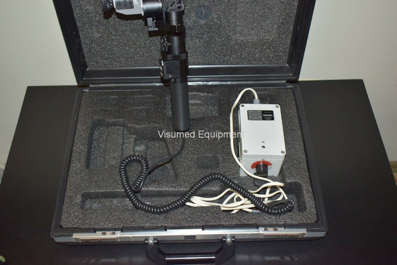 Refurbished Zeiss HSO-10 portable slit-lamp with carrying case offered by Visumed Equipment