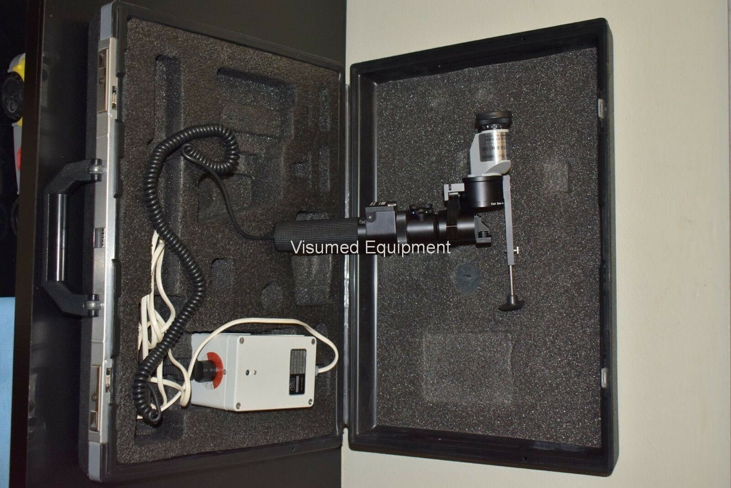 Refurbished Zeiss HSO-10 portable slit-lamp with carrying case offered by Visumed Equipment