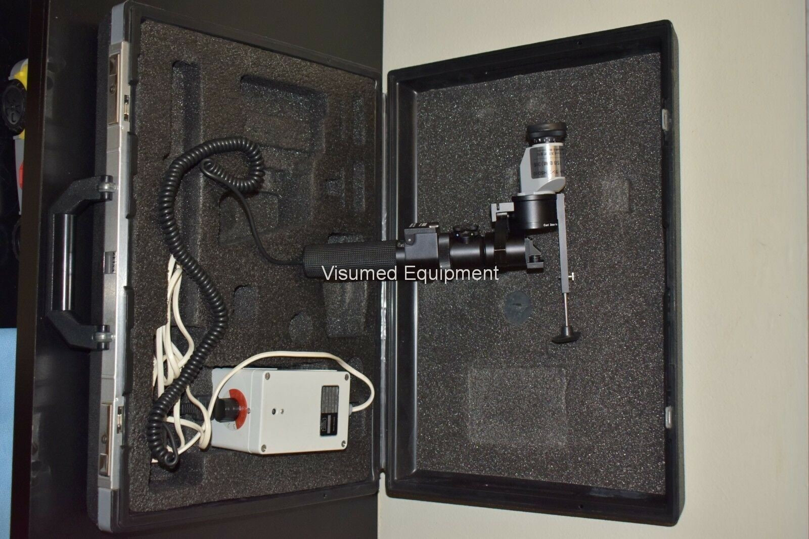 Refurbished Zeiss HSO-10 portable slit-lamp with carrying case offered by Visumed Equipment