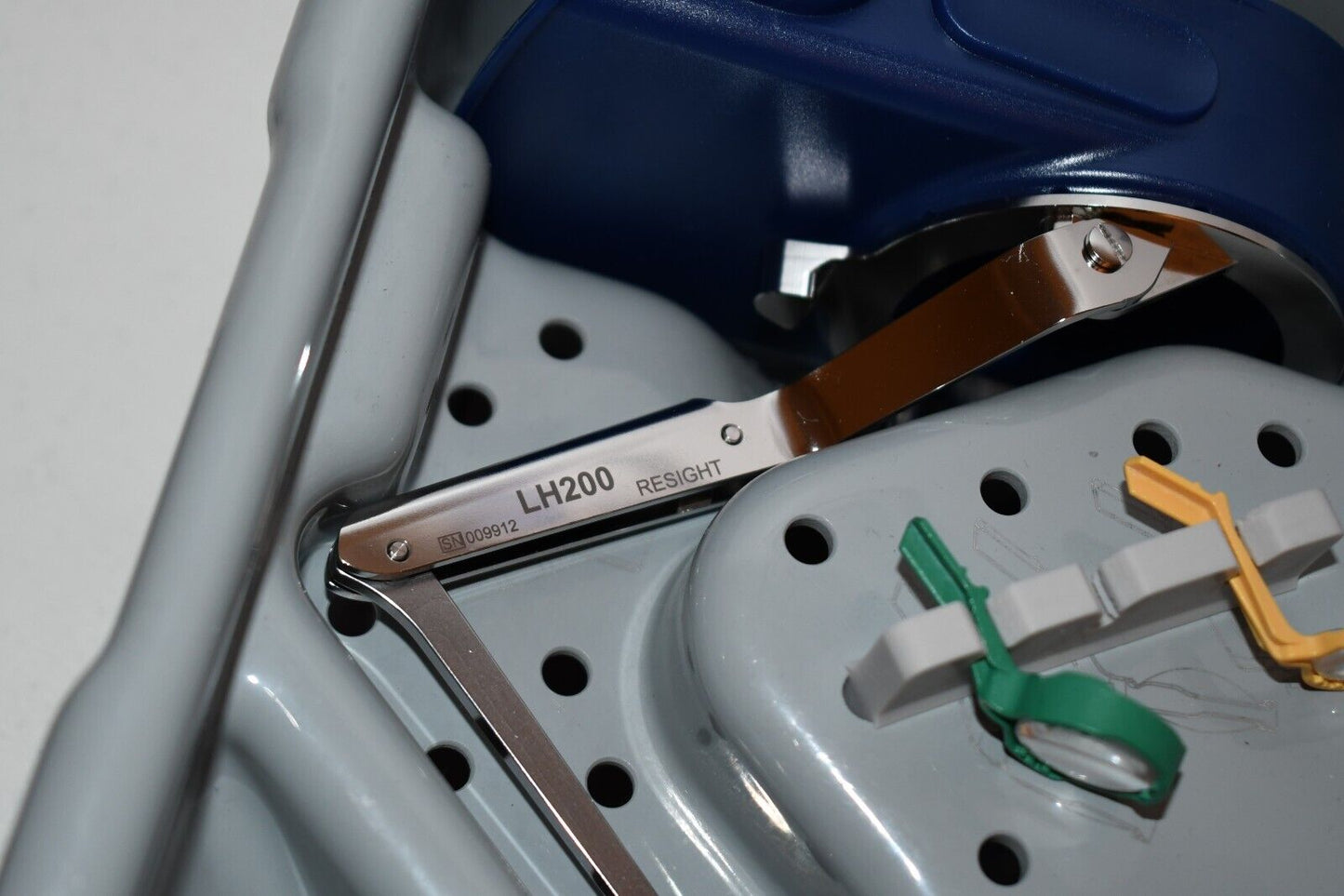 Refurbished Zeiss Resight 700 electric complete widefield vitrectomy viewing system offered by Visumed Equipment
