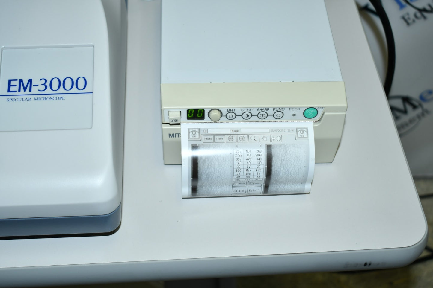Tomey EM-3000 Specular endothelial microscope