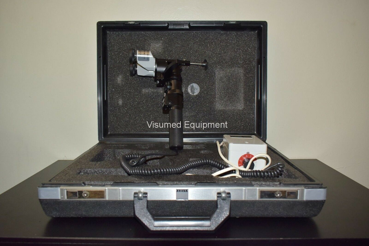 Zeiss HSO-10 portable slit-lamp with carrying case - Visumed Equipment