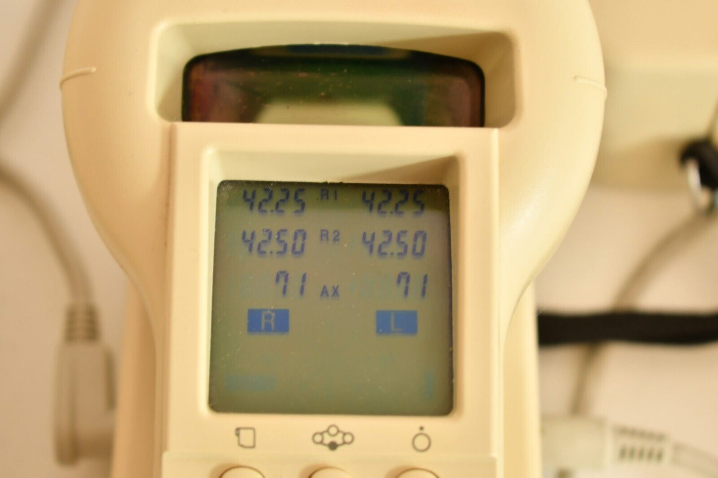 Nidek Marco KM-500 portable autokeratometer