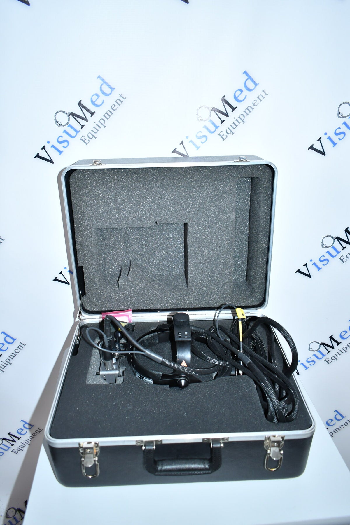 Alcon PurePoint 532nm Green Laser Photocoagulator with LIO and Carrying Case
