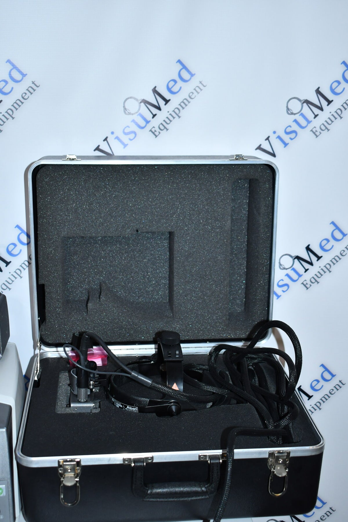 Alcon PurePoint 532nm Green Laser Photocoagulator with LIO and Carrying Case