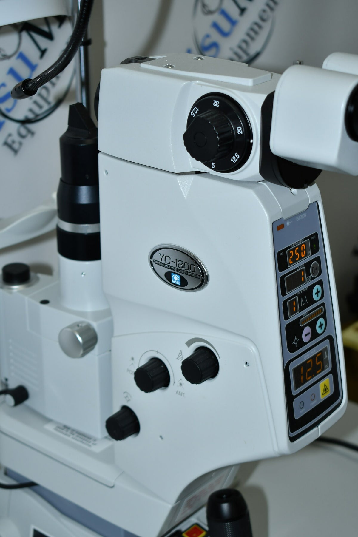 Nidek YC-1800 YAG SLT laser