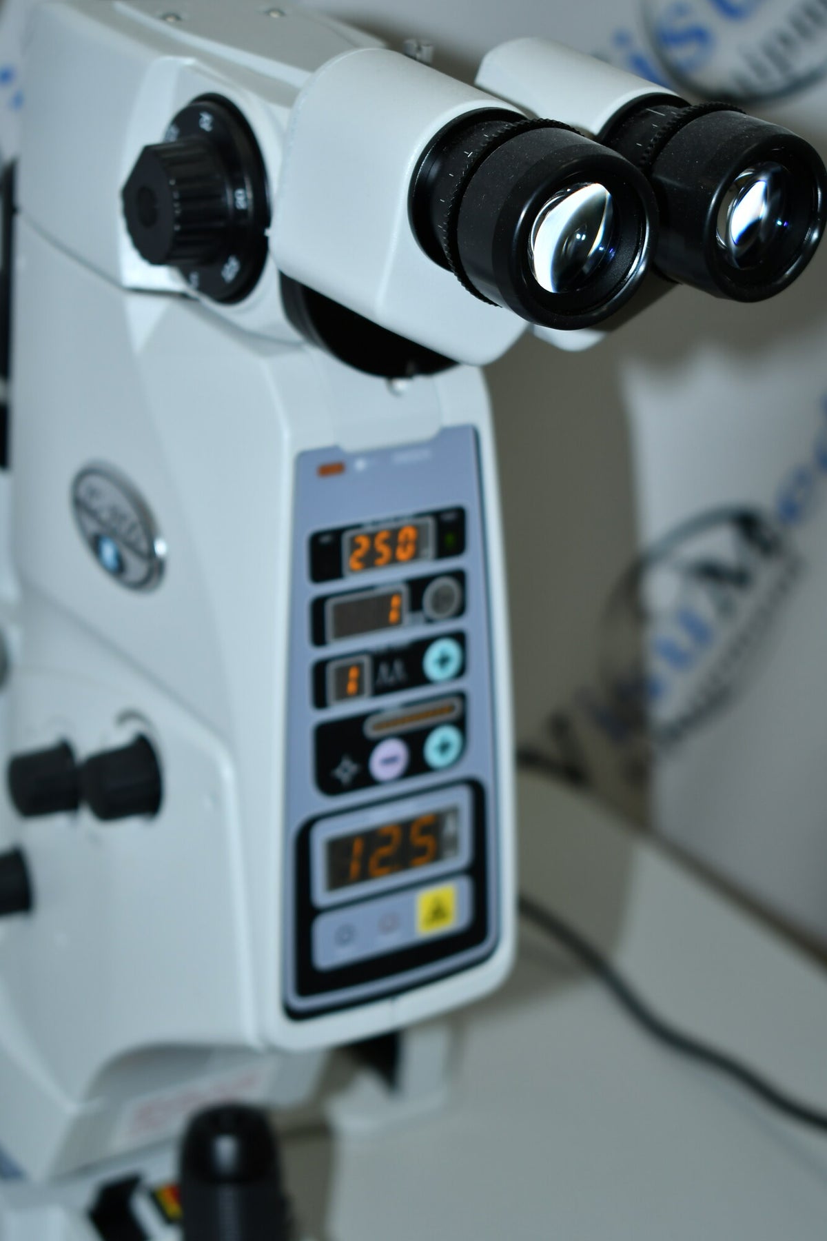 Nidek YC-1800 YAG SLT laser