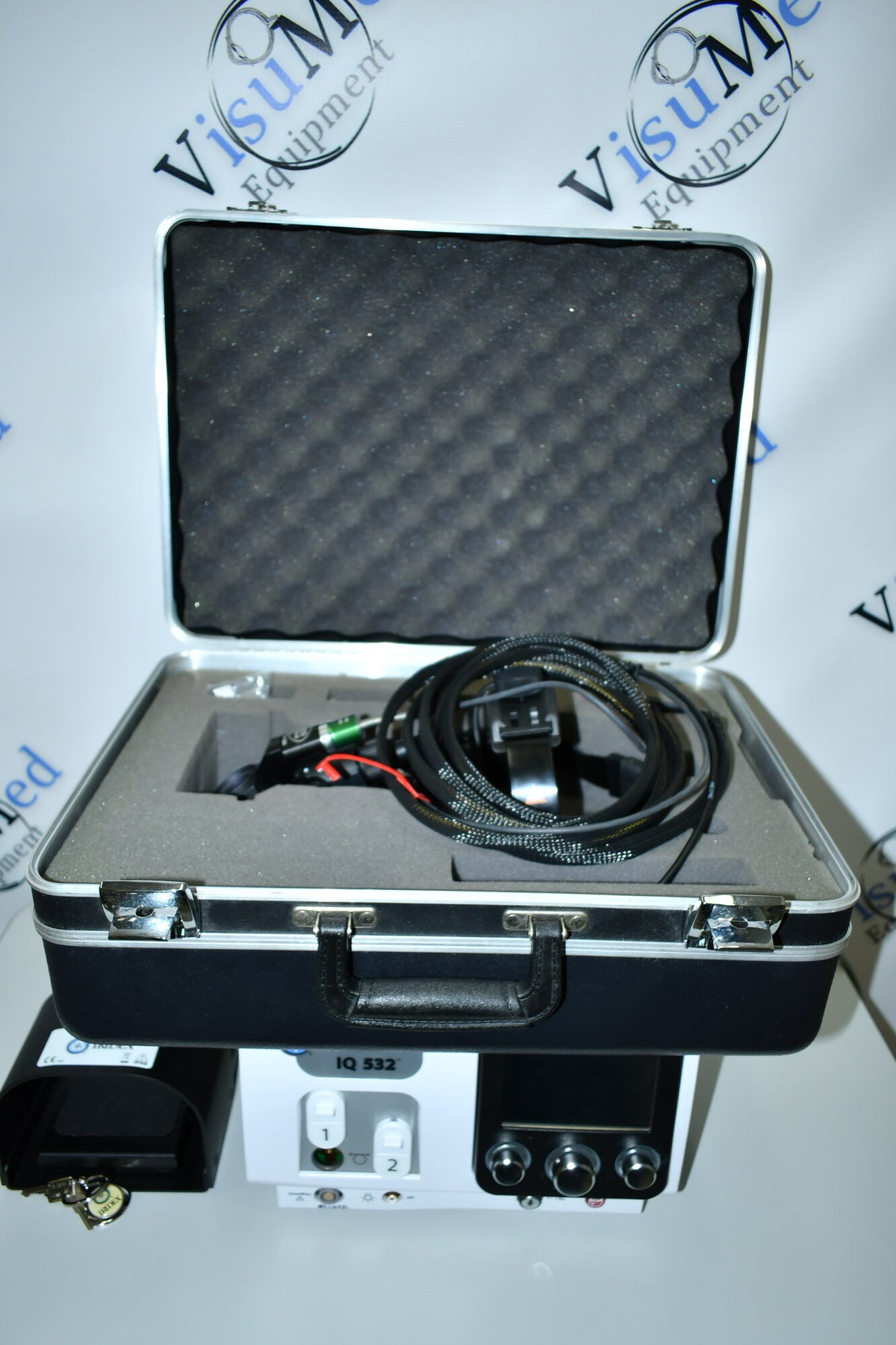 Iridex IQ 532 laser with LIO