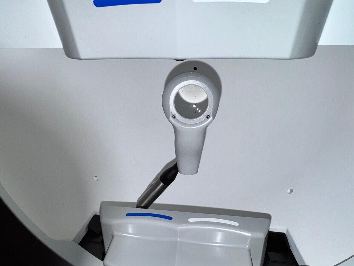 HFA3 trial lens holder and chin rest close-up