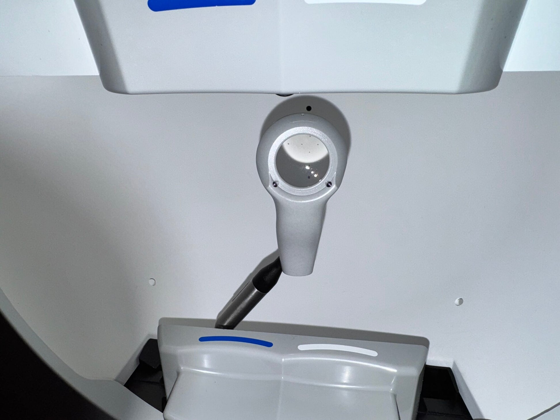 HFA3 trial lens holder and chin rest close-up