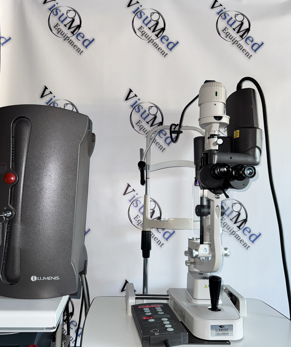 Lumenis Selecta II console alongside the slit lamp delivery system