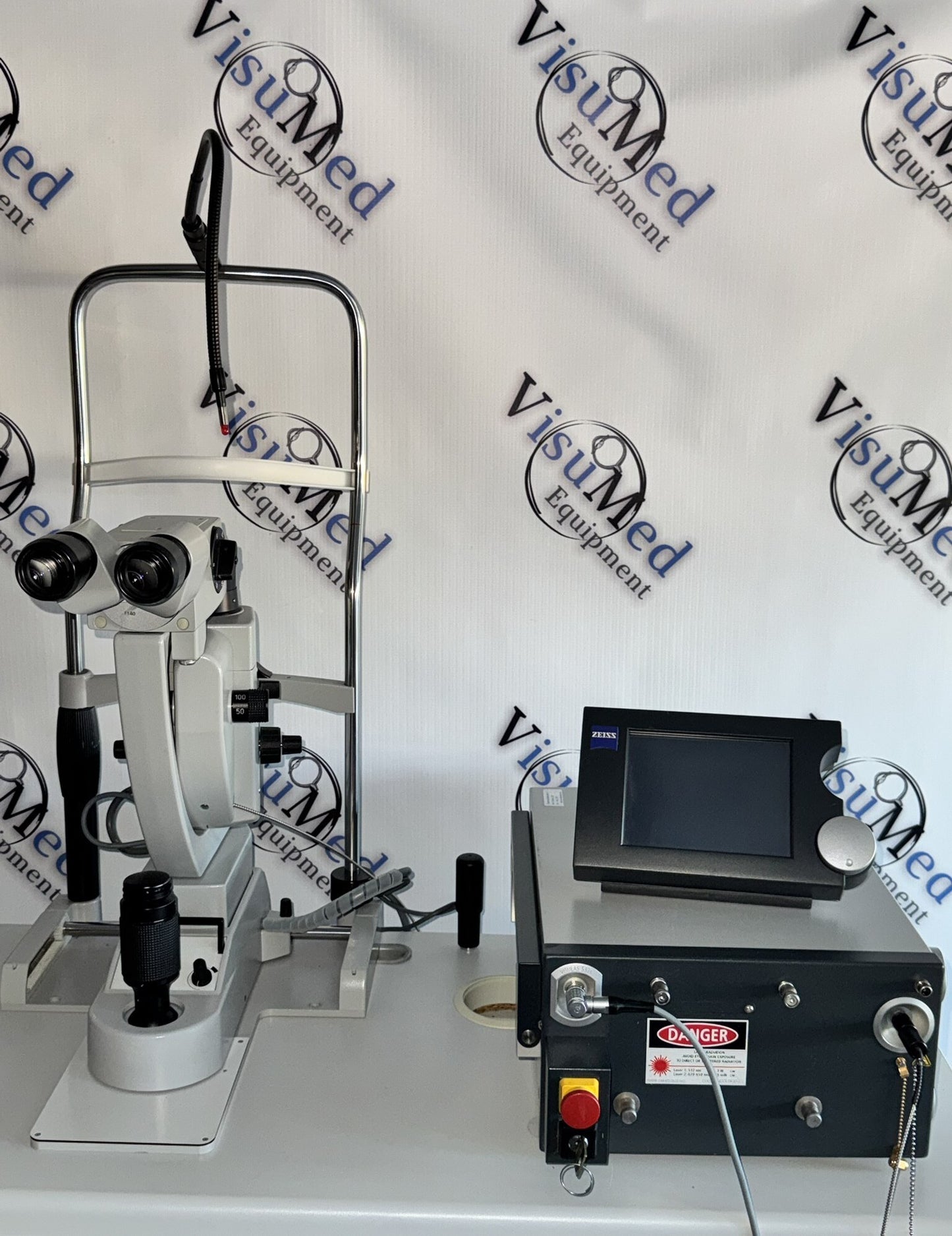 Zeiss VISULAS 532s green laser console with slit lamp delivery system