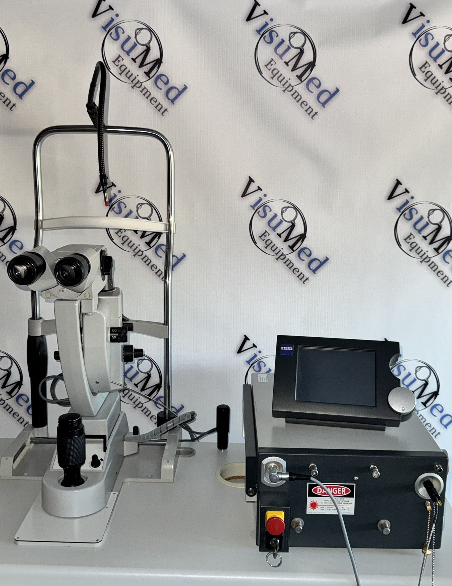 Zeiss VISULAS 532s green laser console with slit lamp delivery system